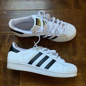 Adidas Men's 9.5 Superstar Shoes
